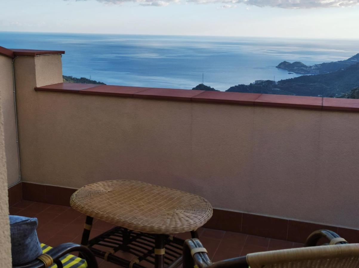 La Panoramica Apartment Gallodoro Luaran gambar