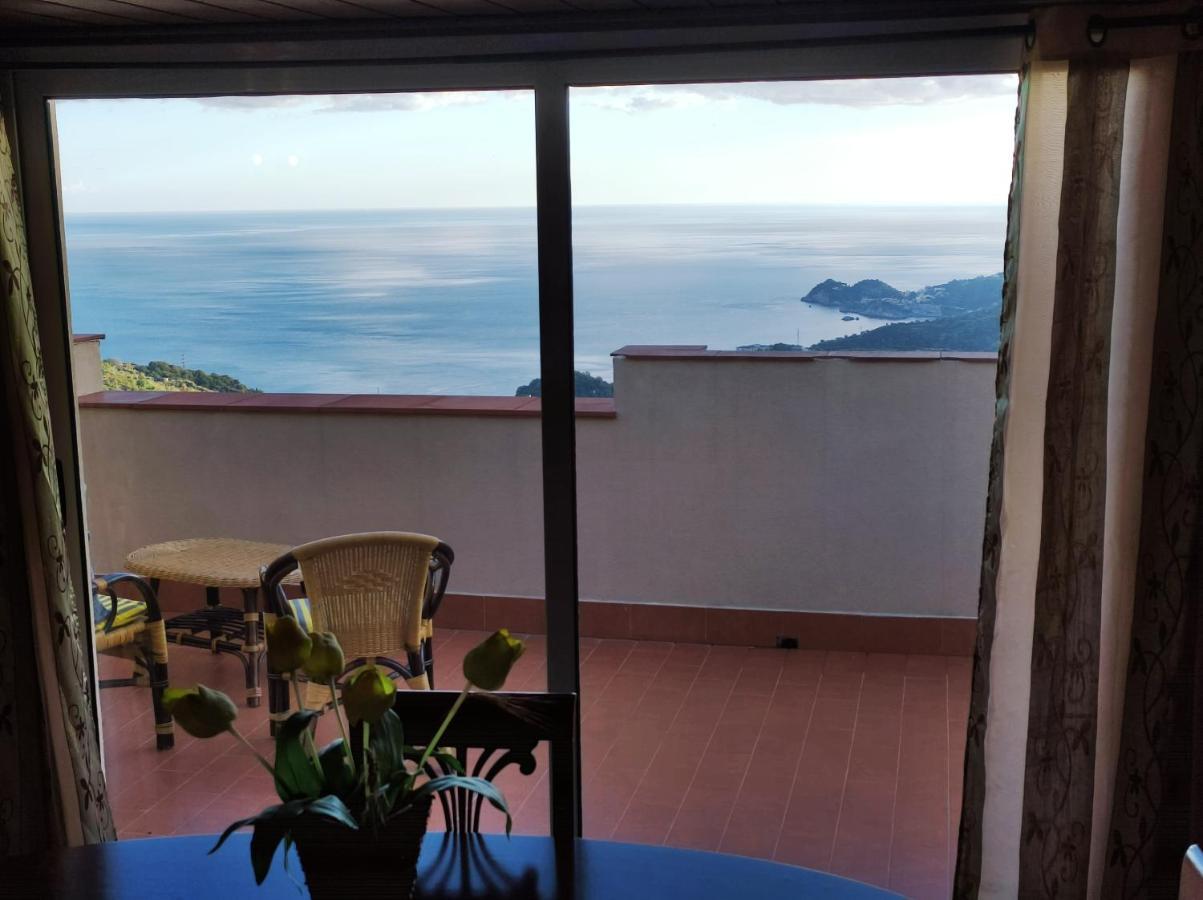 La Panoramica Apartment Gallodoro Luaran gambar